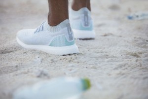 ������� ����� �� 7000 ����� ����������� � �������� UltraBoost Uncaged Parley �� ������ ����� 200$